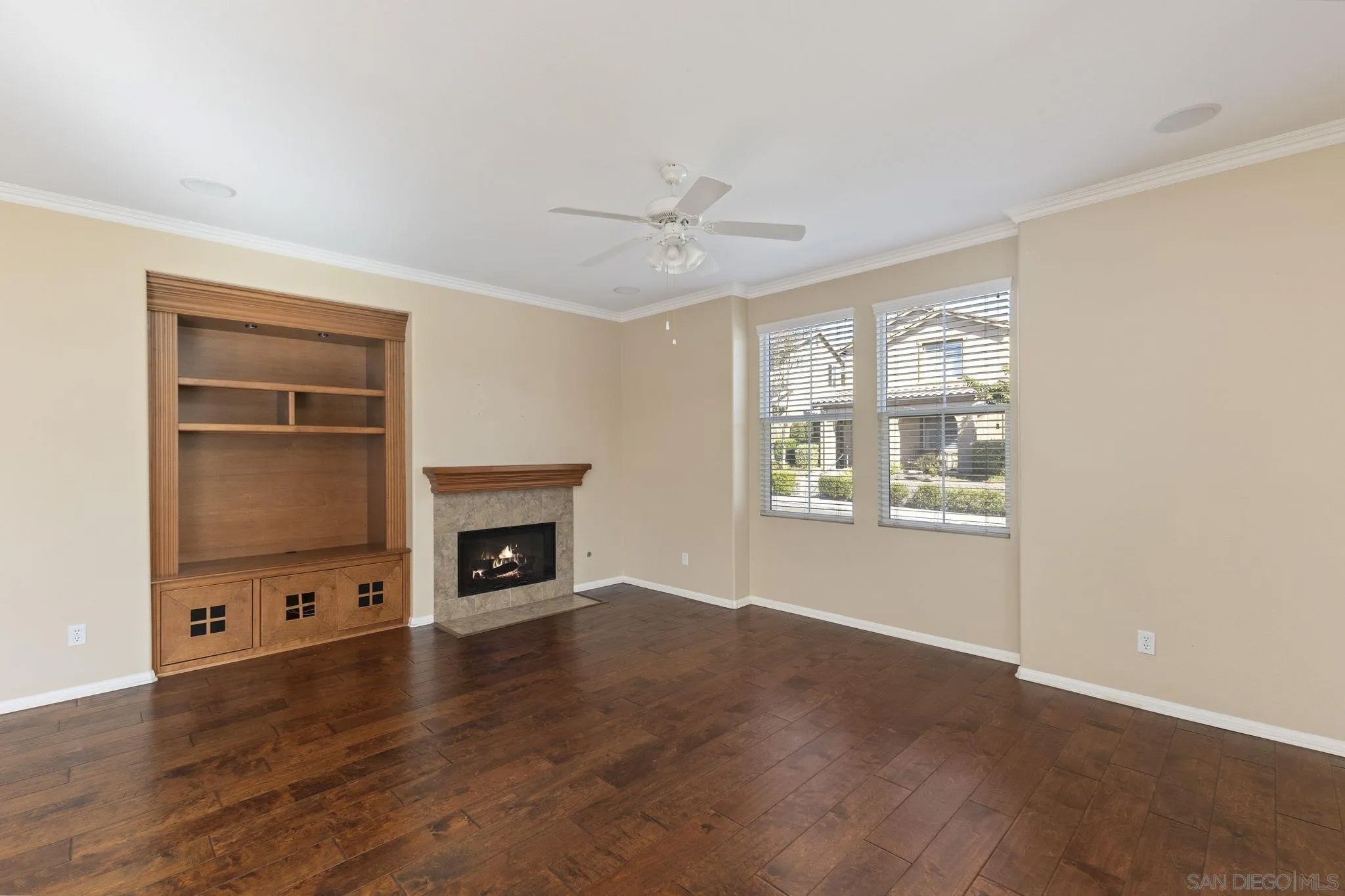 1653 Moonbeam Ln