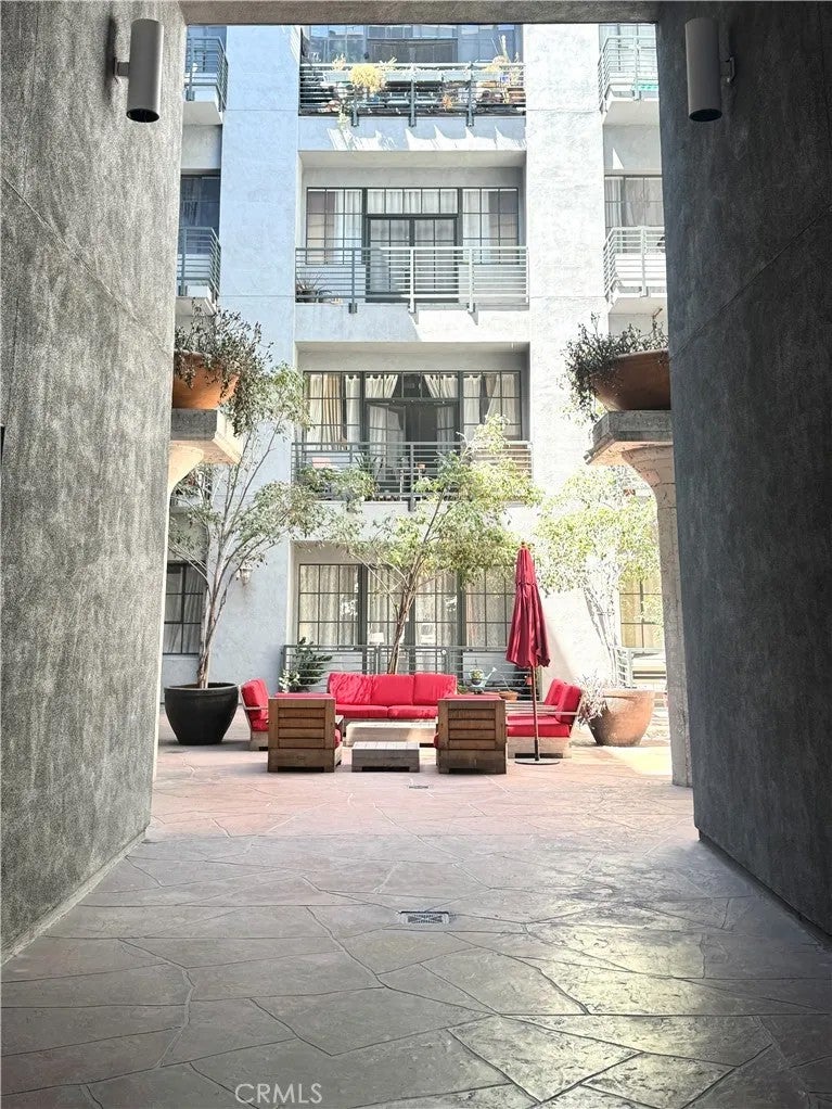 420 S San Pedro Street 405