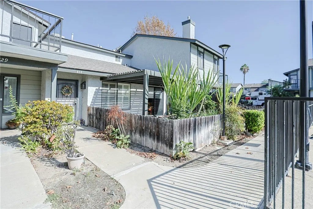 833 Amberwood