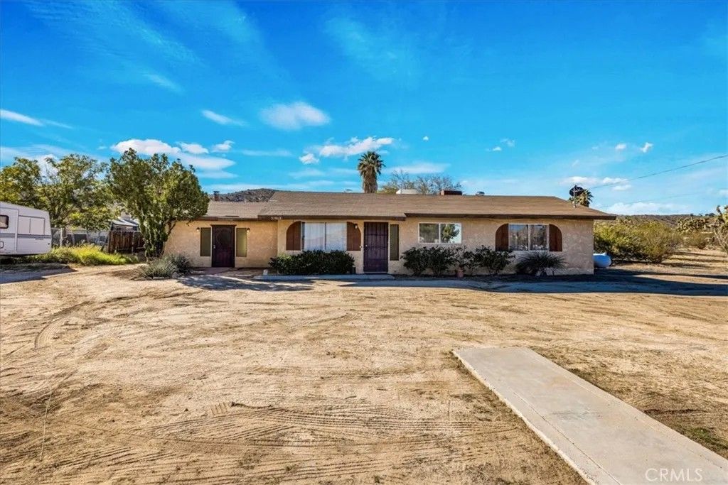Photo of 57613 Onaga Trl, Yucca Valley, CA 92284 (MLS # JT25245647)