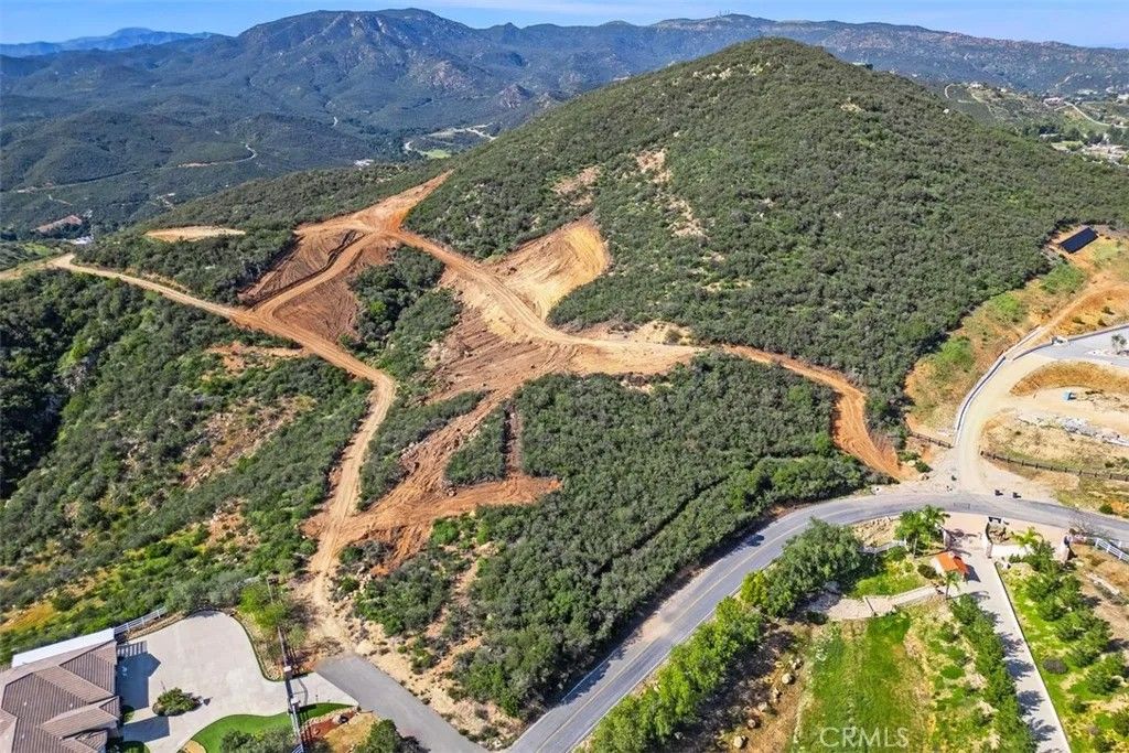 Photo of 50 Hidden Meadow, Murrieta, CA 92562 (MLS # SW26055759)