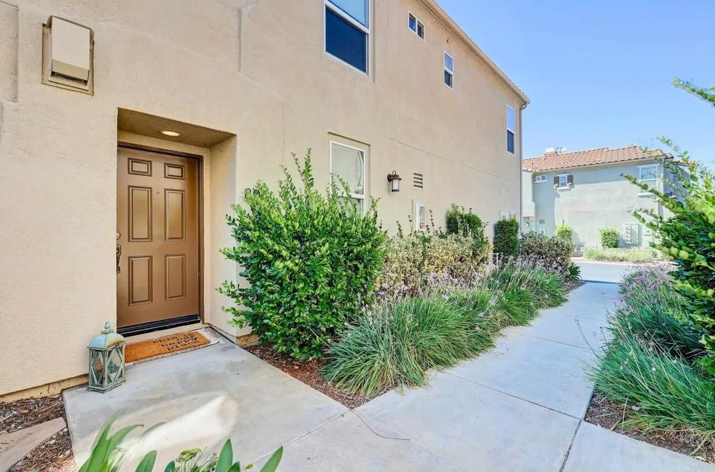 806 Azalea Avenue
