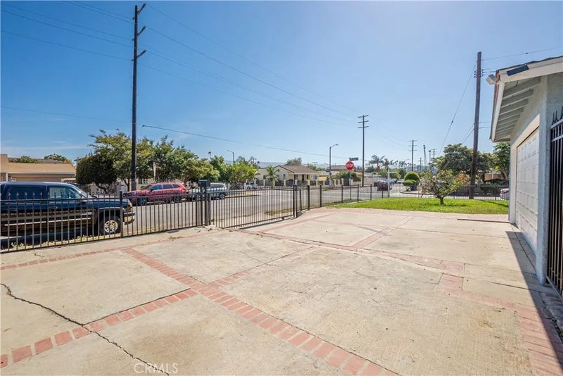1087 253rd Street