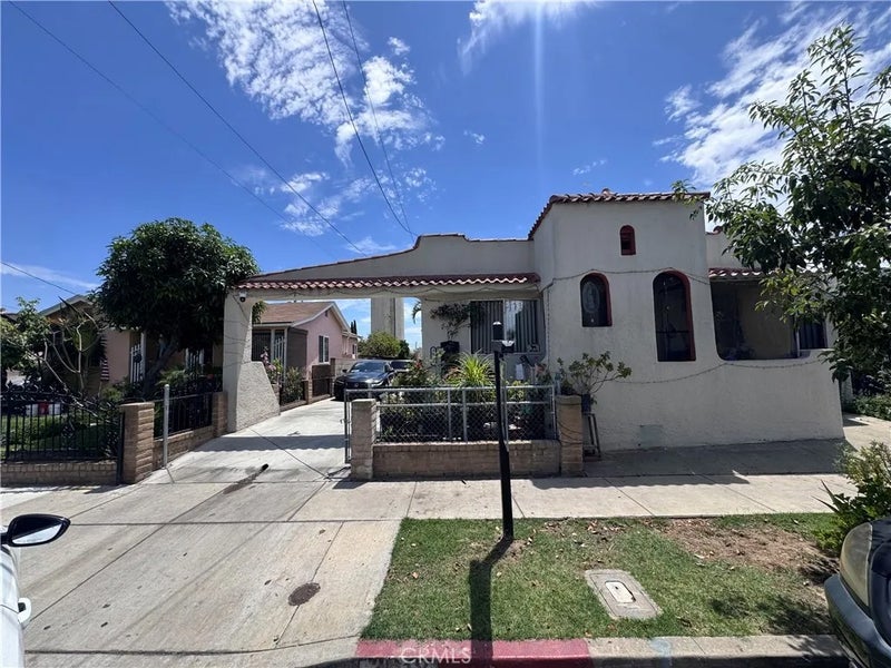 3618 E 59th