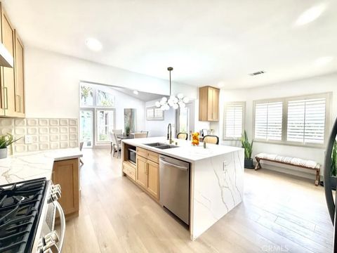 Tiny photo for 5423 E Walkerton St, Long Beach, CA 90808 (MLS # OC25239007)
