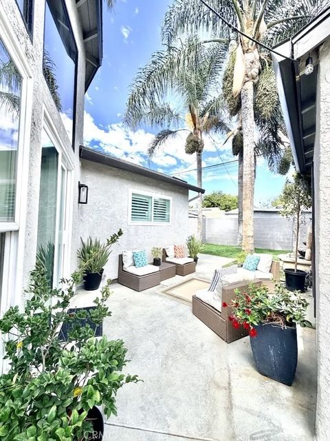 Tiny photo for 5423 E Walkerton St, Long Beach, CA 90808 (MLS # OC25239007)