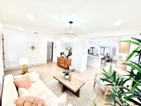 Tiny photo for 5423 E Walkerton St, Long Beach, CA 90808 (MLS # OC25239007)