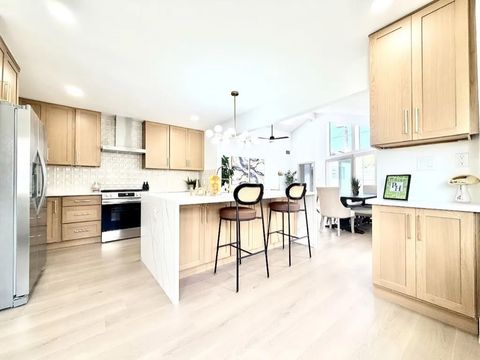 Tiny photo for 5423 E Walkerton St, Long Beach, CA 90808 (MLS # OC25239007)