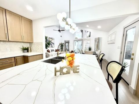 Tiny photo for 5423 E Walkerton St, Long Beach, CA 90808 (MLS # OC25239007)