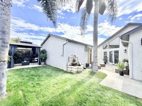 Tiny photo for 5423 E Walkerton St, Long Beach, CA 90808 (MLS # OC25239007)