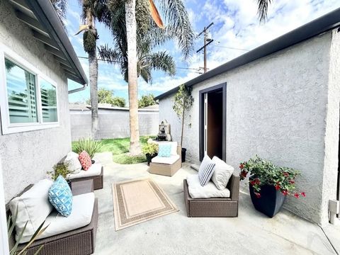 Tiny photo for 5423 E Walkerton St, Long Beach, CA 90808 (MLS # OC25239007)