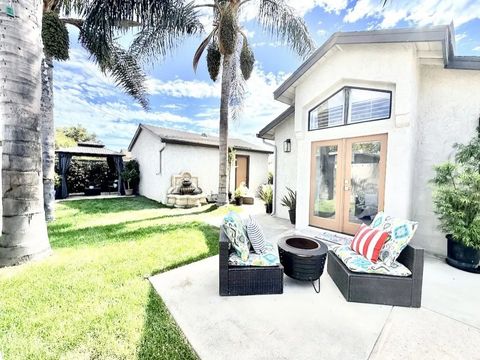 Tiny photo for 5423 E Walkerton St, Long Beach, CA 90808 (MLS # OC25239007)