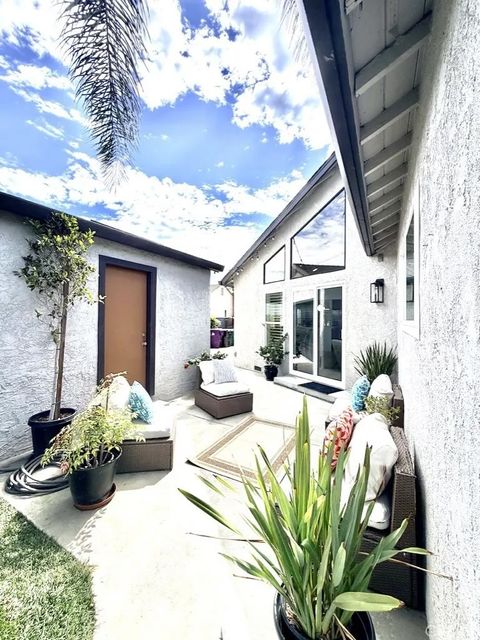 Tiny photo for 5423 E Walkerton St, Long Beach, CA 90808 (MLS # OC25239007)