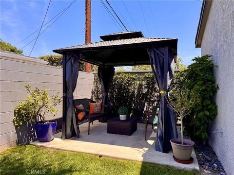 Tiny photo for 5423 E Walkerton St, Long Beach, CA 90808 (MLS # OC25239007)