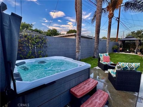 Tiny photo for 5423 E Walkerton St, Long Beach, CA 90808 (MLS # OC25239007)