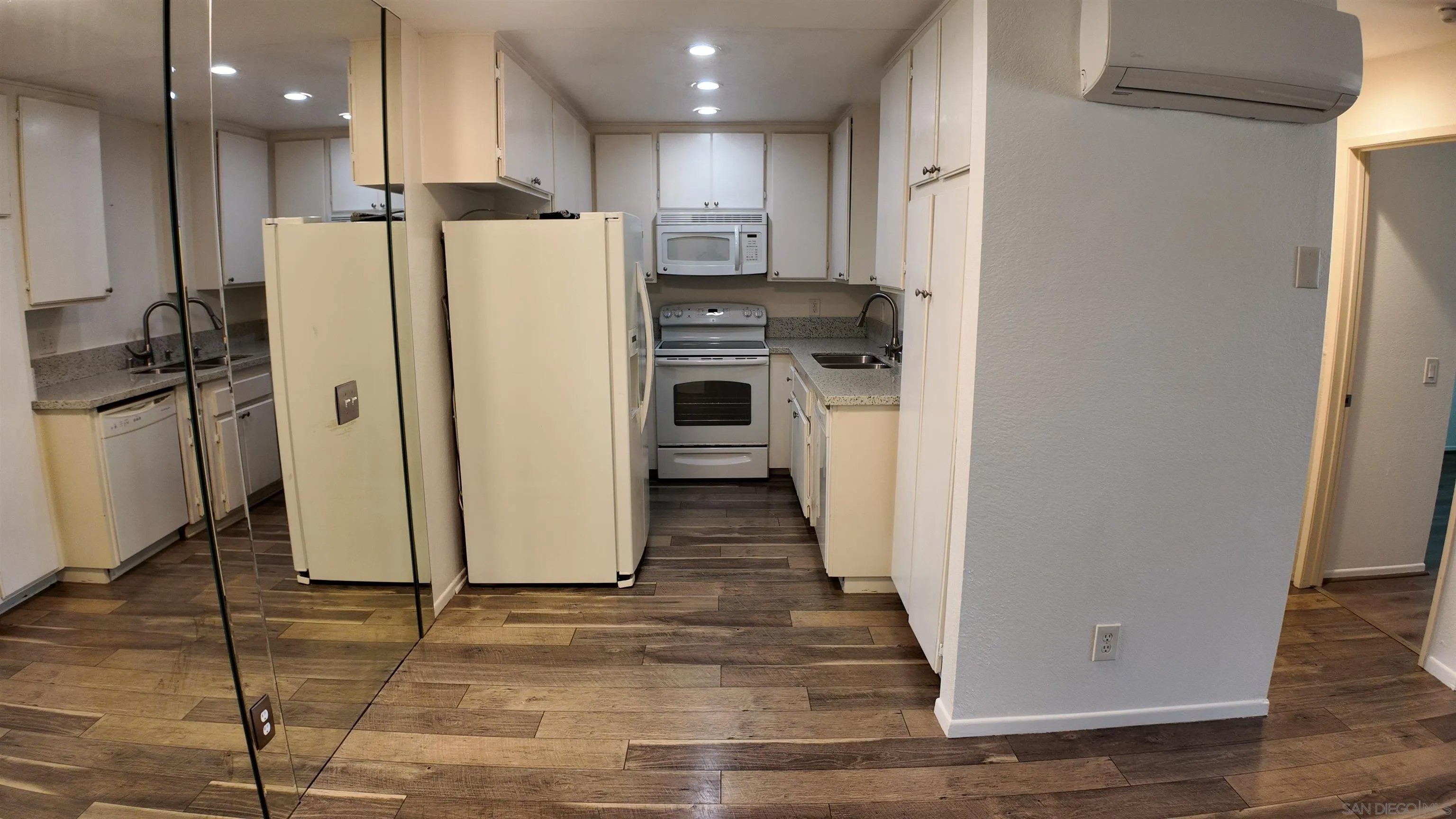 6330 Genesee Ave 213