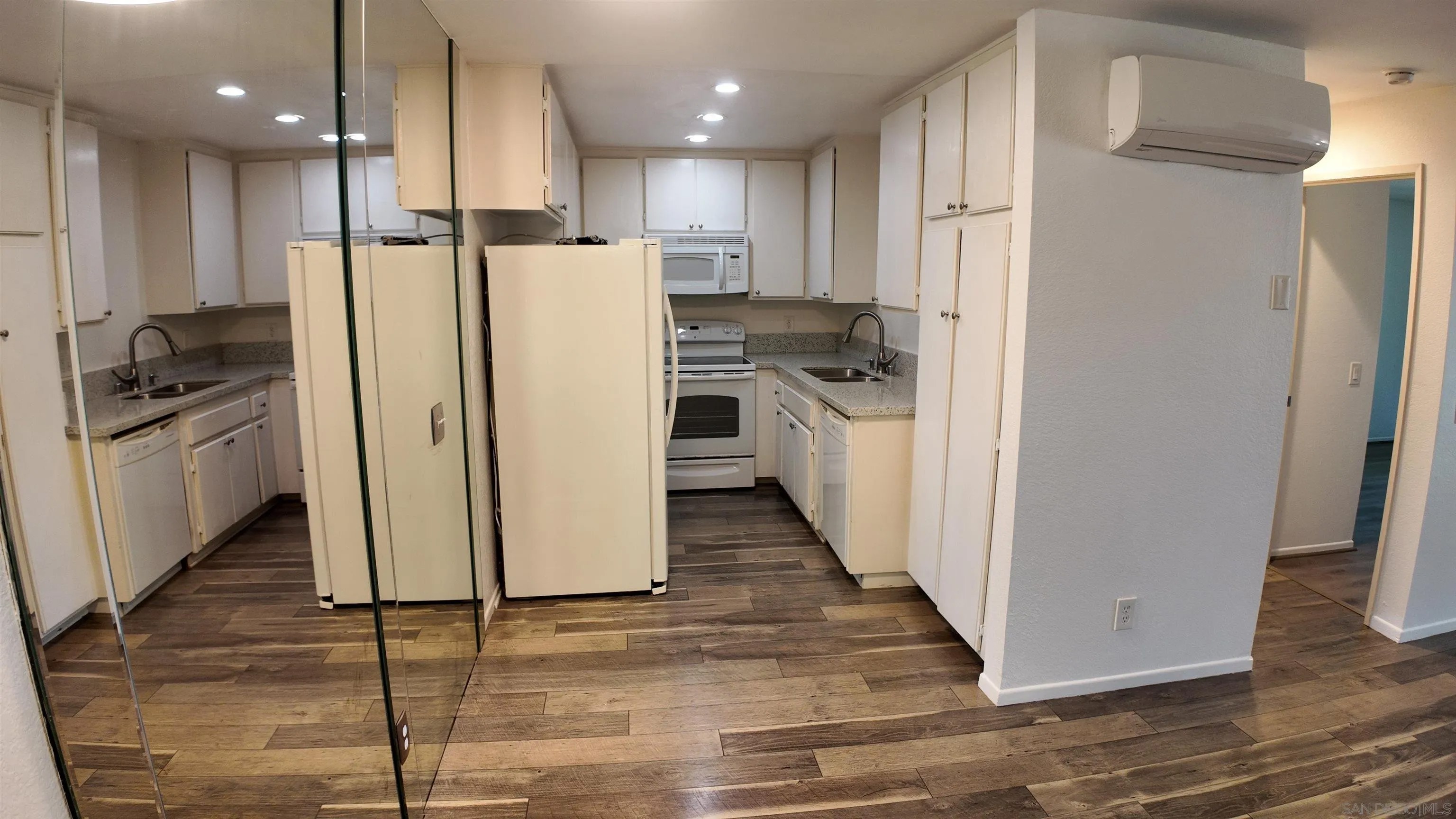 6330 Genesee Ave 213