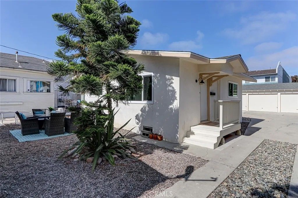 Photo of 426 S Broadway #A, Redondo Beach, CA 90277 (MLS # SB26095913)