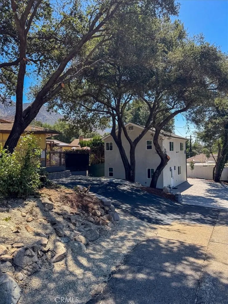 3130 N Mount Curve