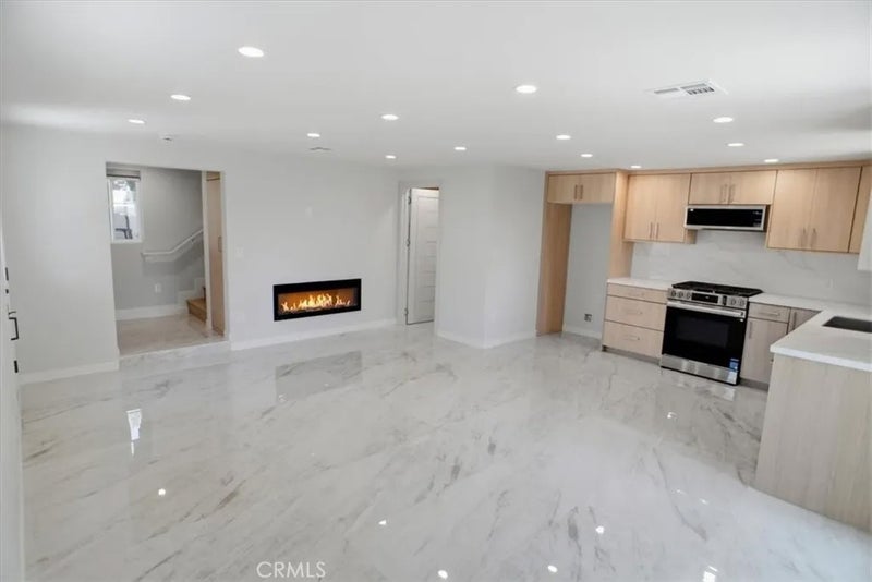 3130 N Mount Curve
