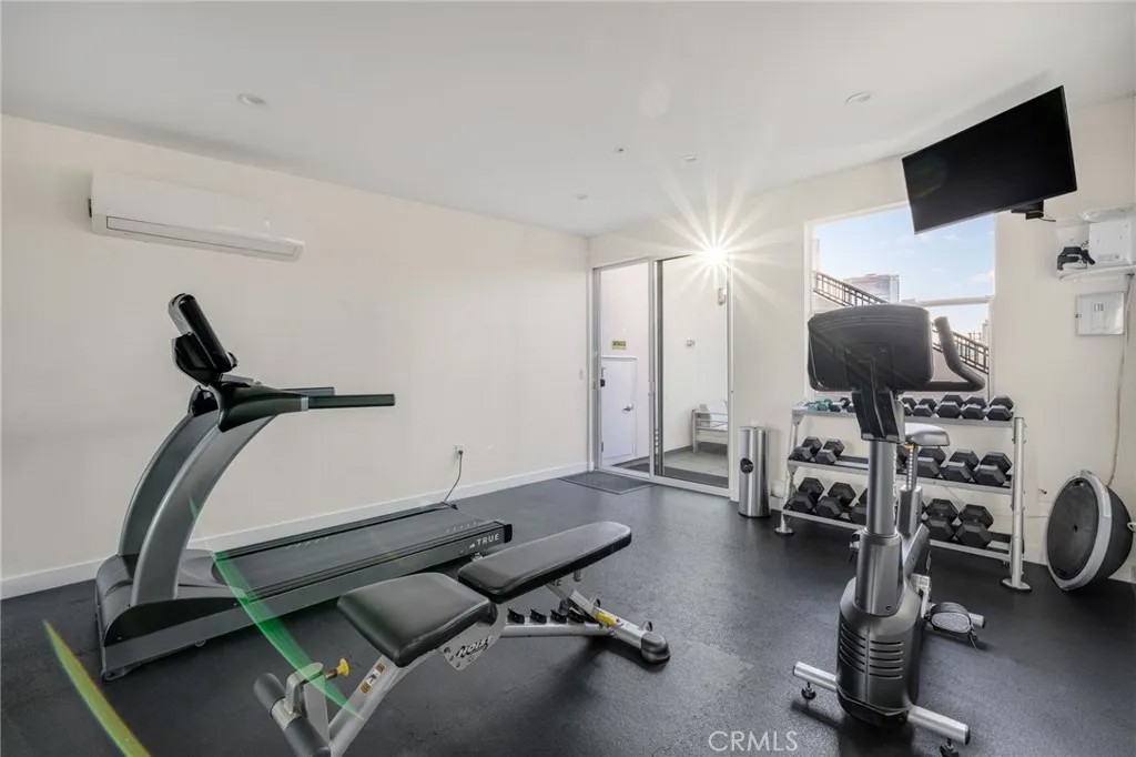 939 S Broadway #1001