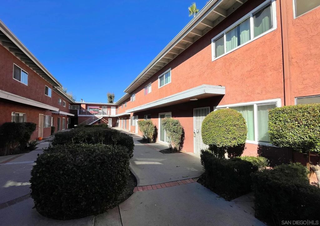 Photo of 1060 E Washington Ave #5, Escondido, CA 92025 (MLS # 260003845)