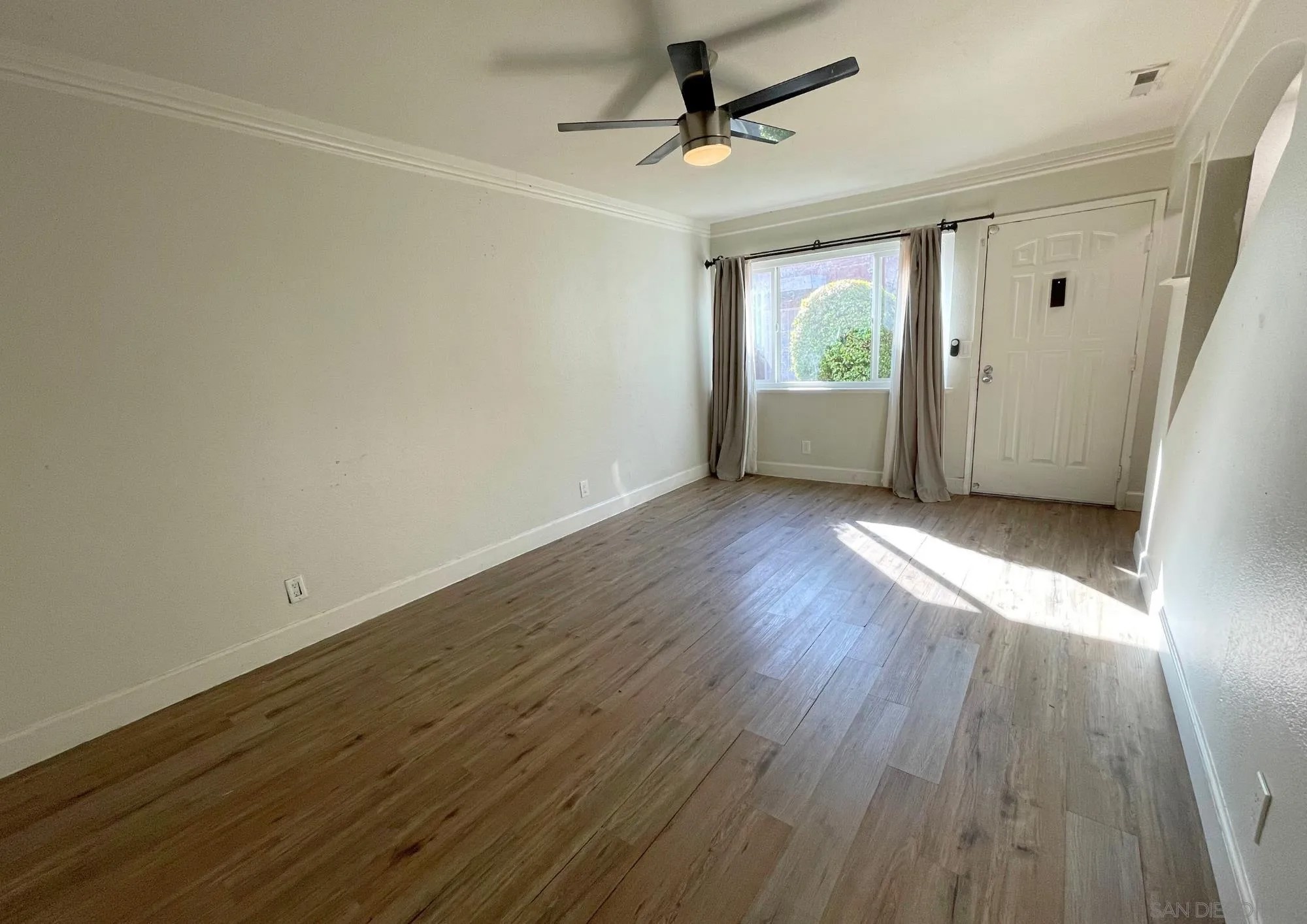 1060 E Washington Ave 5