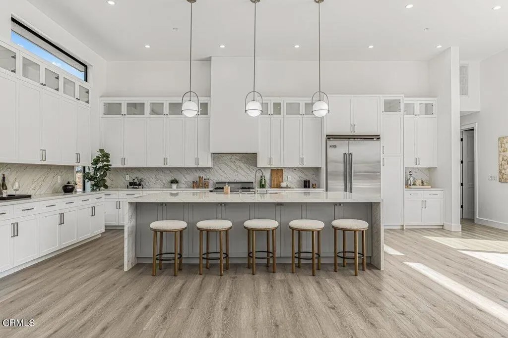 954 Colina Vista