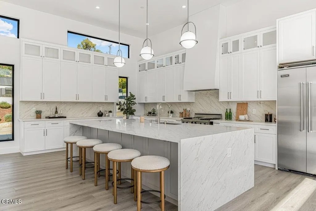 954 Colina Vista