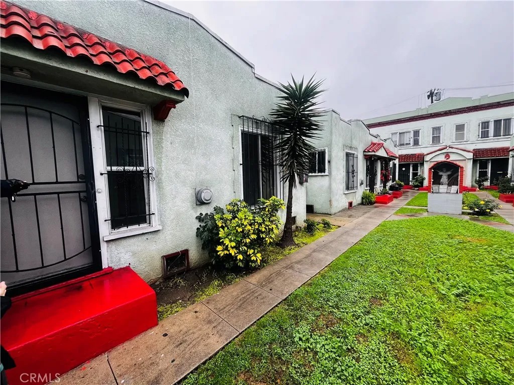 6325 S Figueroa Street