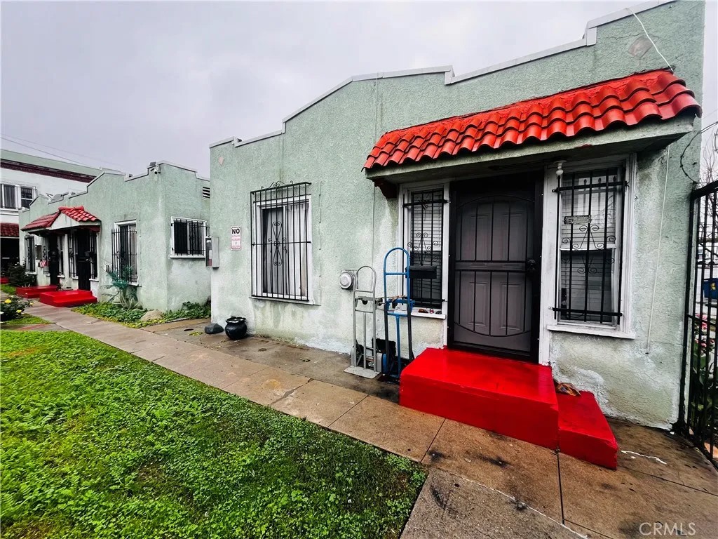 6325 S Figueroa Street