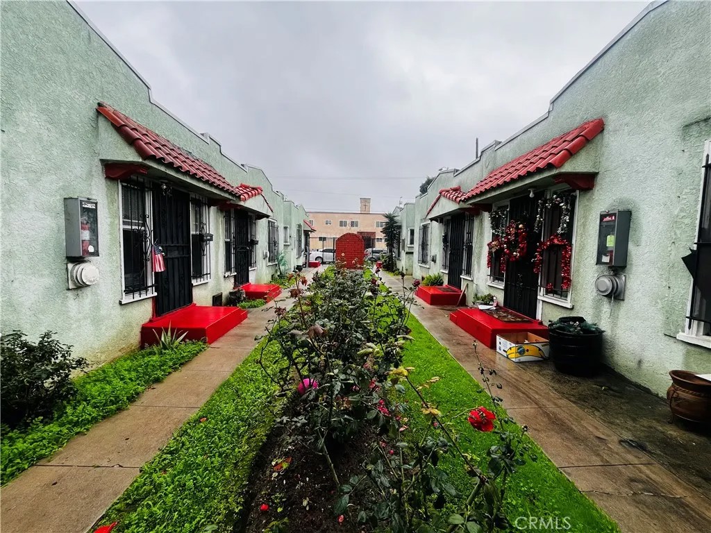 6325 S Figueroa Street