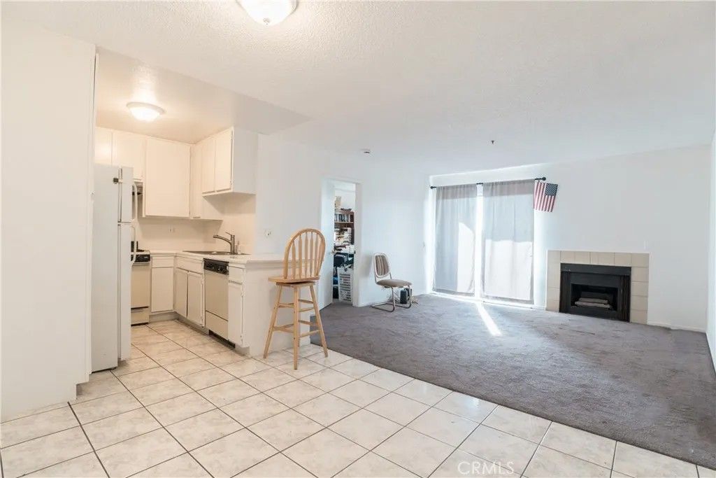Photo of 450 E 4th St #319, Santa Ana, CA 92701 (MLS # DW25270615)