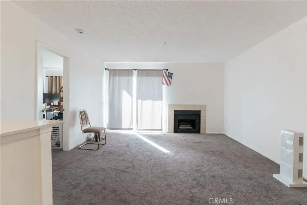 Photo of 450 E 4th St #319, Santa Ana, CA 92701 (MLS # DW25270615)