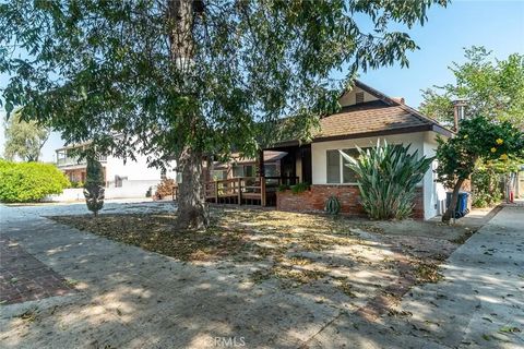 Tiny photo for 700 S Mariposa Street, Burbank, CA 91506 (MLS # BB25235182)