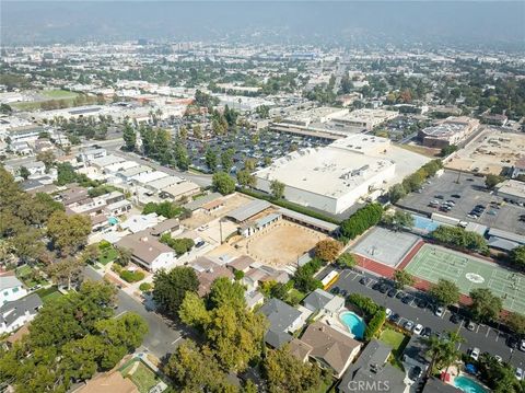 Tiny photo for 700 S Mariposa Street, Burbank, CA 91506 (MLS # BB25235182)