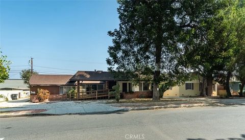 Tiny photo for 700 S Mariposa Street, Burbank, CA 91506 (MLS # BB25235182)