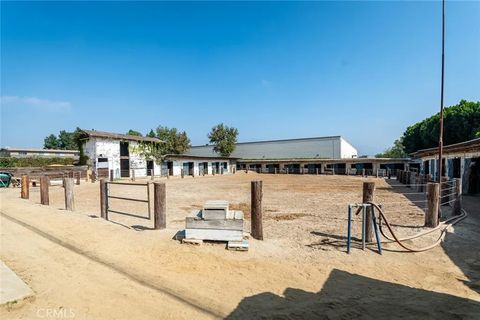 Tiny photo for 700 S Mariposa Street, Burbank, CA 91506 (MLS # BB25235182)