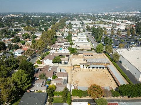 Tiny photo for 700 S Mariposa Street, Burbank, CA 91506 (MLS # BB25235182)