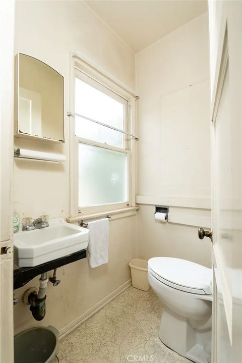 Tiny photo for 700 S Mariposa Street, Burbank, CA 91506 (MLS # BB25235182)