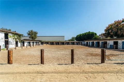 Tiny photo for 700 S Mariposa Street, Burbank, CA 91506 (MLS # BB25235182)