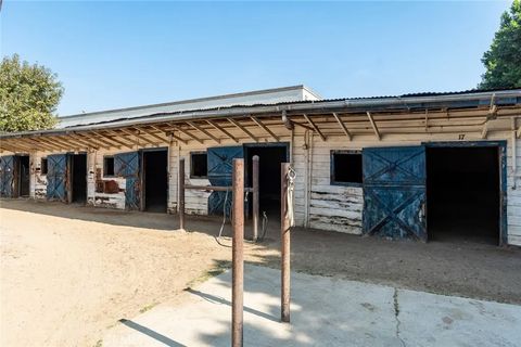 Tiny photo for 700 S Mariposa Street, Burbank, CA 91506 (MLS # BB25235182)