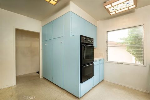 Tiny photo for 700 S Mariposa Street, Burbank, CA 91506 (MLS # BB25235182)