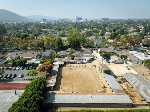 Tiny photo for 700 S Mariposa Street, Burbank, CA 91506 (MLS # BB25235182)