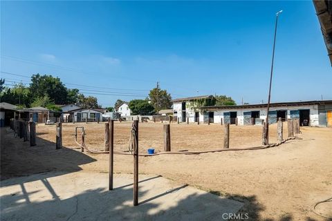 Tiny photo for 700 S Mariposa Street, Burbank, CA 91506 (MLS # BB25235182)