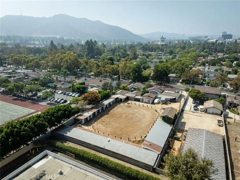 Tiny photo for 700 S Mariposa Street, Burbank, CA 91506 (MLS # BB25235182)