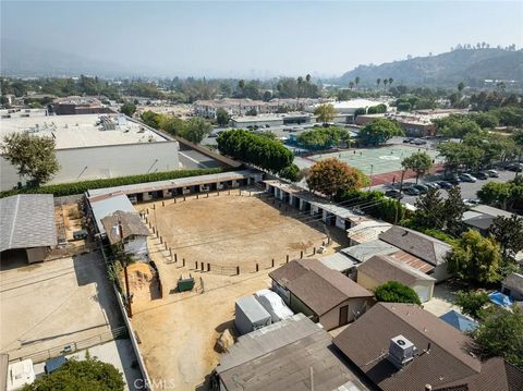 Tiny photo for 700 S Mariposa Street, Burbank, CA 91506 (MLS # BB25235182)