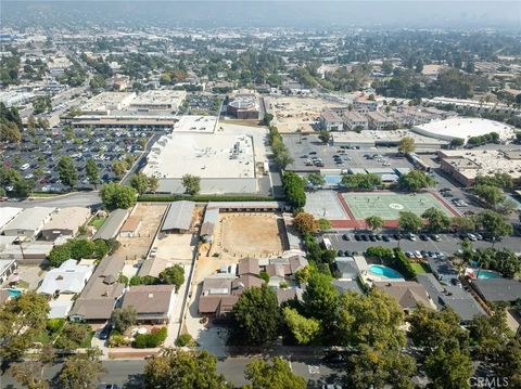 Tiny photo for 700 S Mariposa Street, Burbank, CA 91506 (MLS # BB25235182)