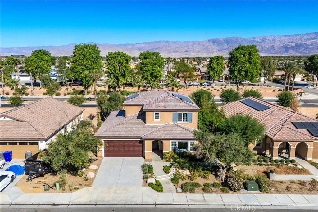 83536 Avenida Campanas