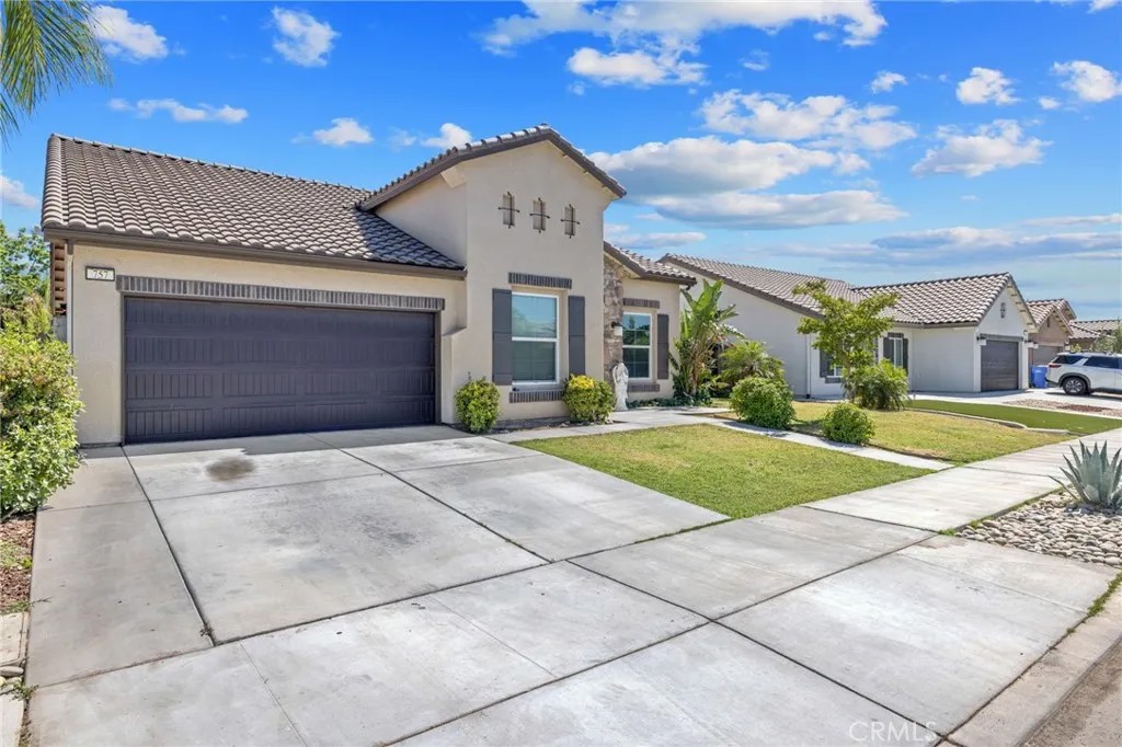 757 Strada Street